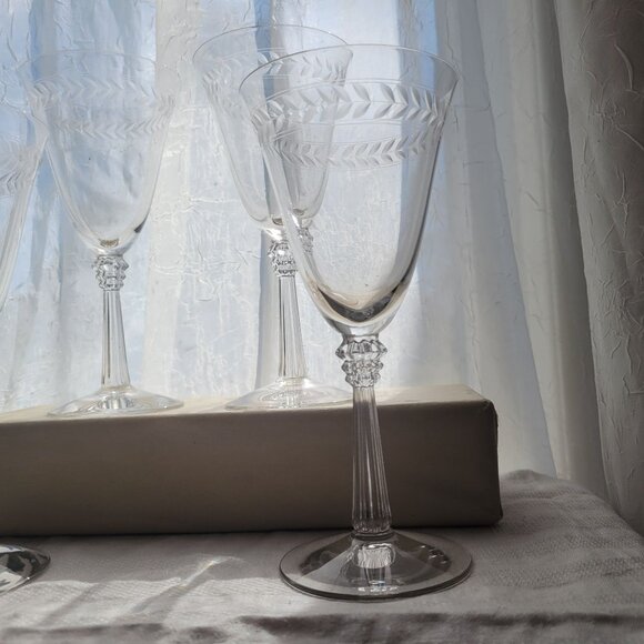Set Of 4 Vintage Fostoria Laurel Etched Crystal Wine Glasses 7.5" - Picture 6 of 6